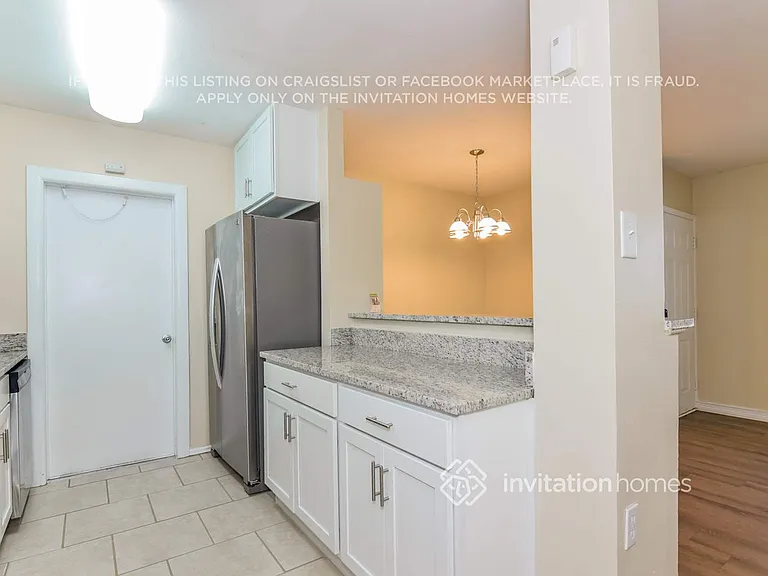 511 Sutton Pl — Photo 8