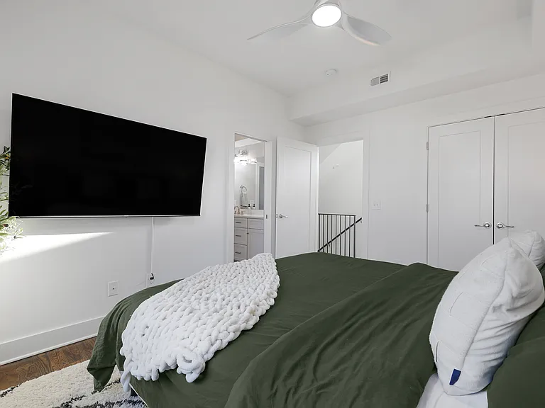1806 Pearl St — Photo 16