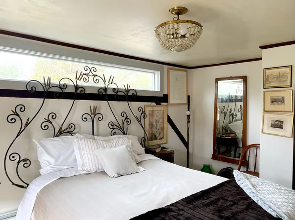 32 West Ave, Essex, CT 06426