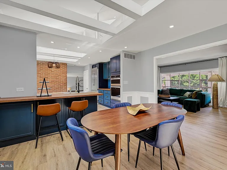 10533 Stevenson Rd — Photo 11