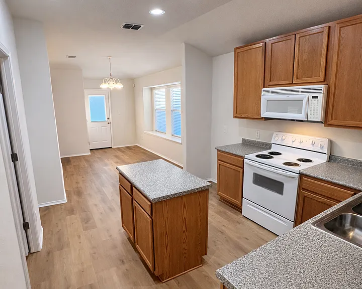 10354 Oakwood Crst — Photo 4