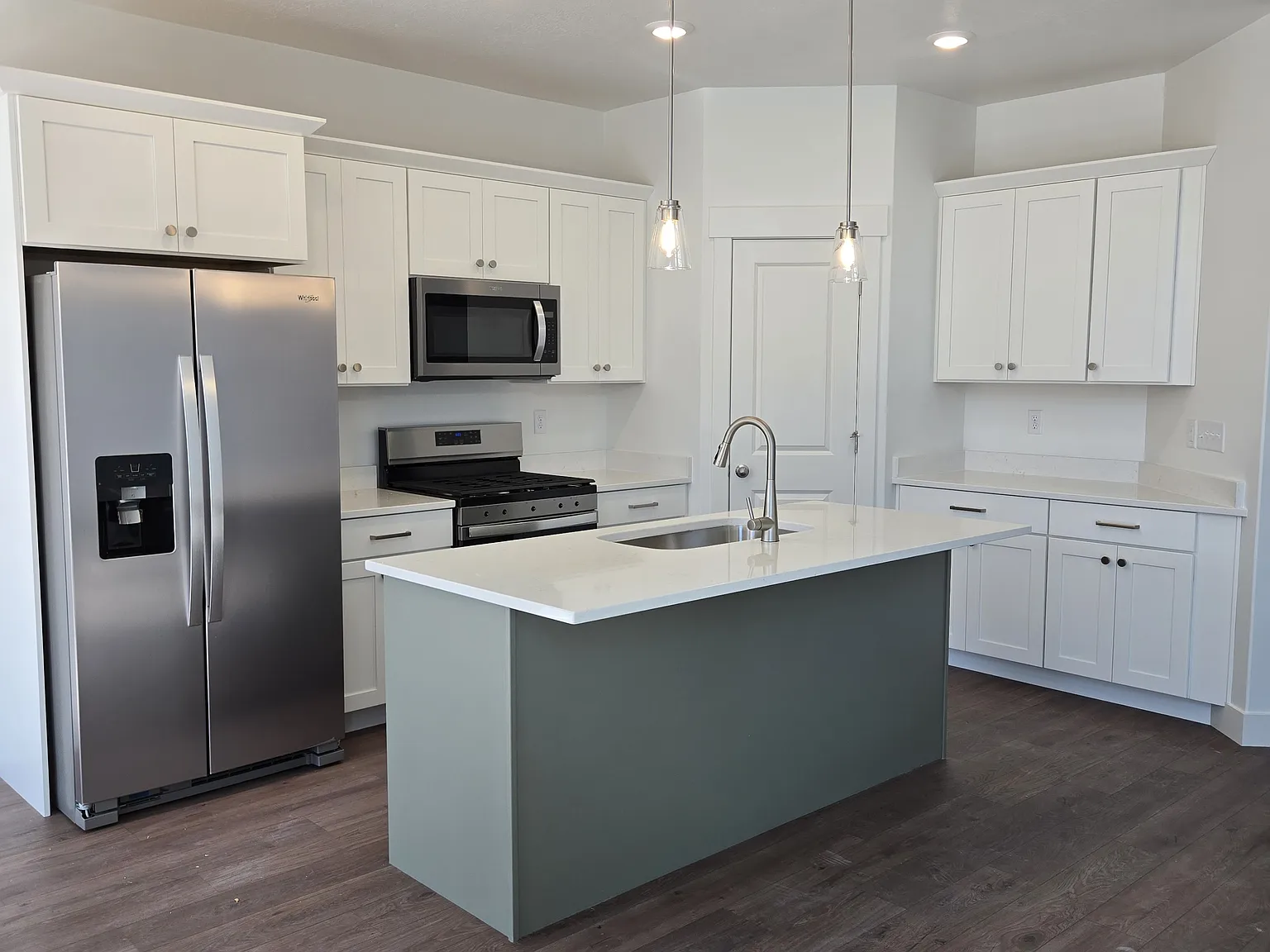 3 bed, 2.5 bath, 2280 sqft, $2,250 — Photo 2
