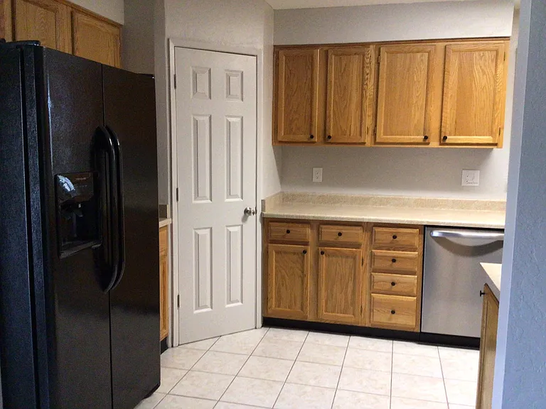 1646 N Daffodil St — Photo 10