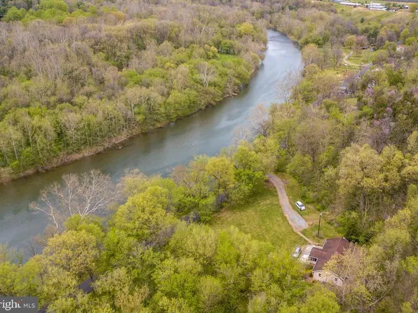 600 Shenandoah River Rd, Shenandoah, VA 22849