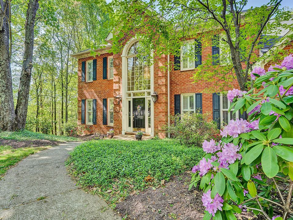 1st image of 1586 Strawberry Mountain Dr