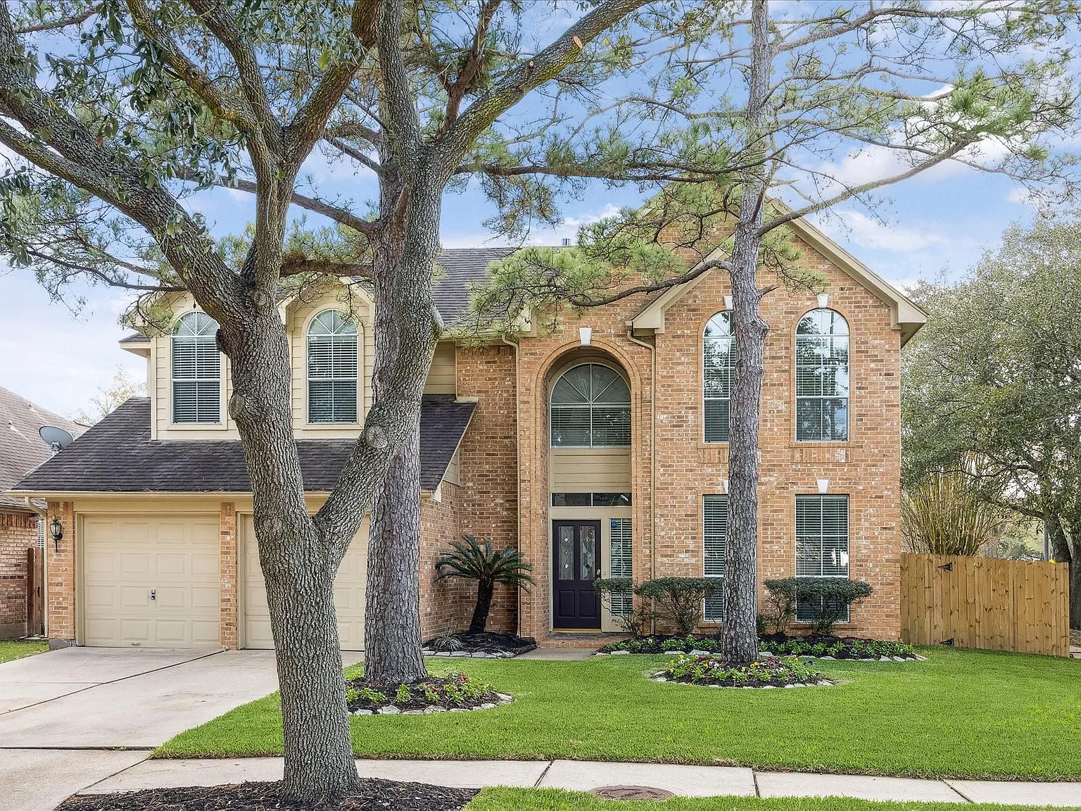 4 bed, 2.5 bath, 2750 sqft, $2,700 — Photo 4