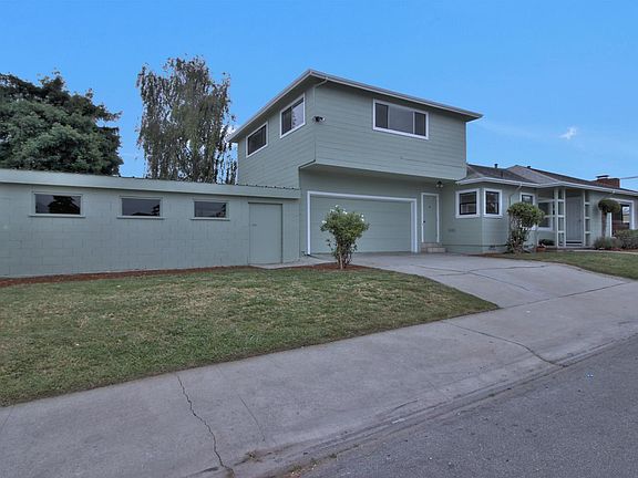 2nd image of 3 Crescent Dr