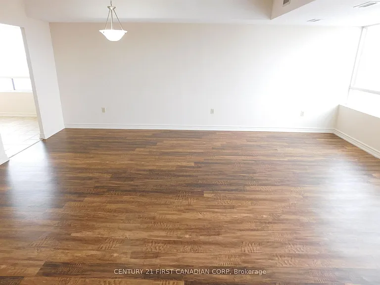 744 Wonderland Rd S #803 — Photo 2