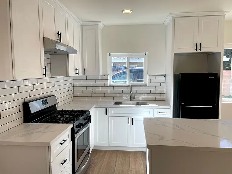 6946 Gentry Ave — Photo 4