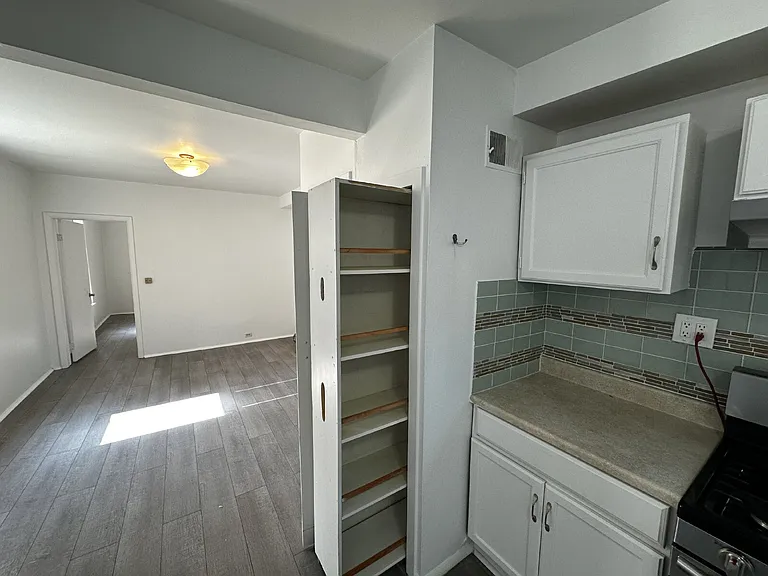 172 W Maple Ave #2 — Photo 13