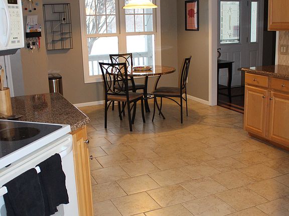 Kitchen eating area