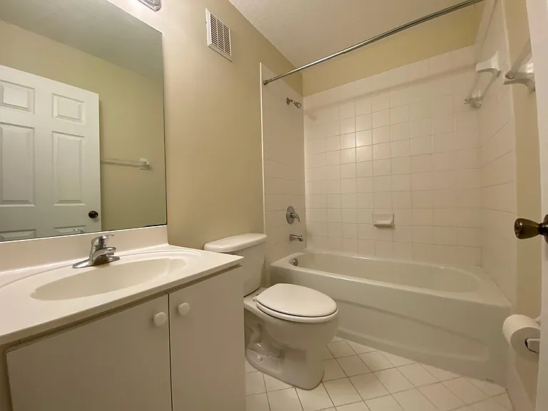 1260 SE 29th St #203 — Photo 7