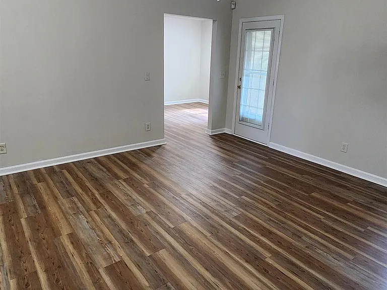 194 Tyson Glen Dr — Photo 3