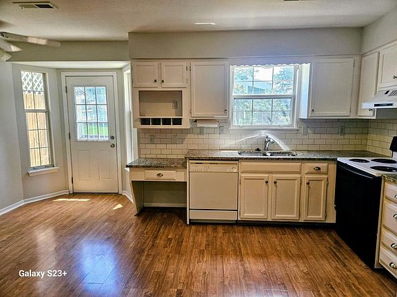 4th image of 1331 NW Jefferson Ct