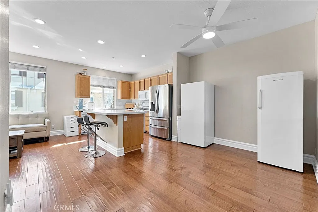3 bed, 2.5 bath, 1513 sqft, $4,100 — Photo 3