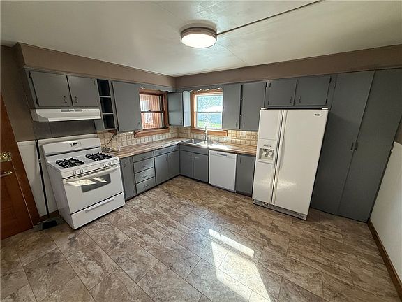 3rd image of 22 Myrtle Ave