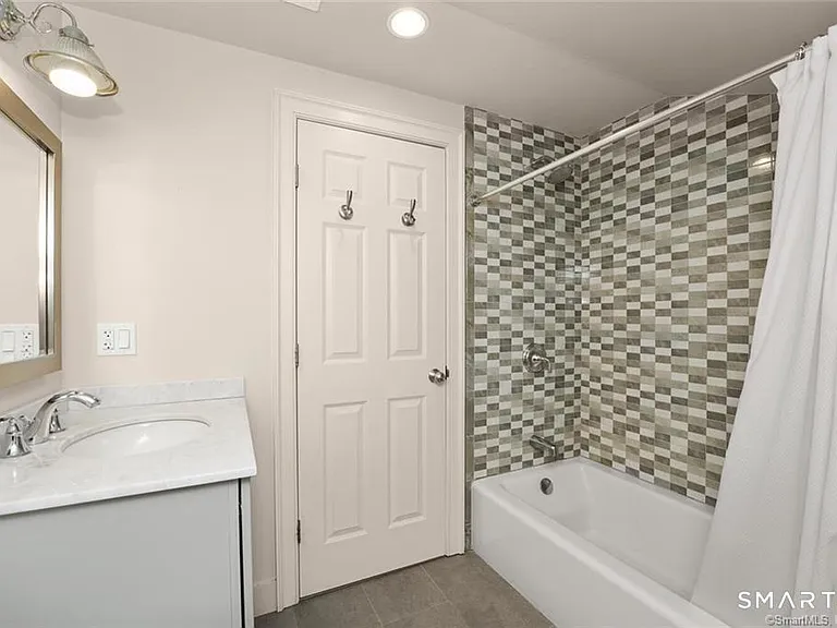 45 Sherman St #B — Photo 16