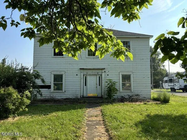 217 E Elm St, Deshler, OH 43516