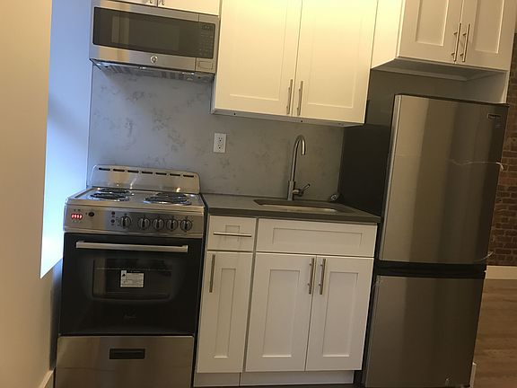 2nd image of 2025 Regent Pl APT A8