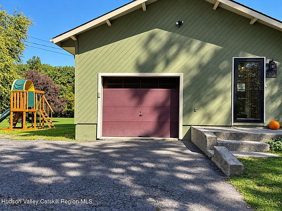 2nd image of 40 Fairway Drive
