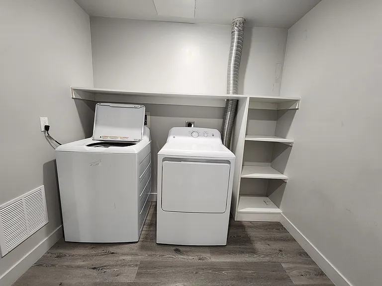 7040 N Woodman Ave #105 — Photo 18