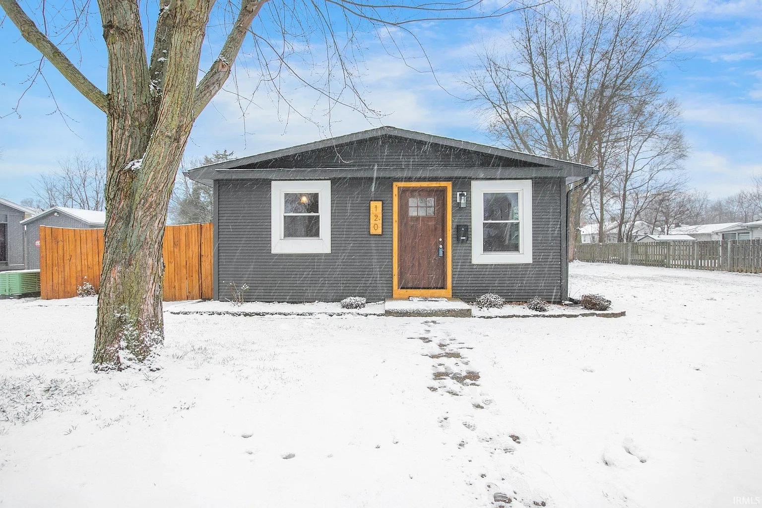 120 S Oakley Ave photo 1
