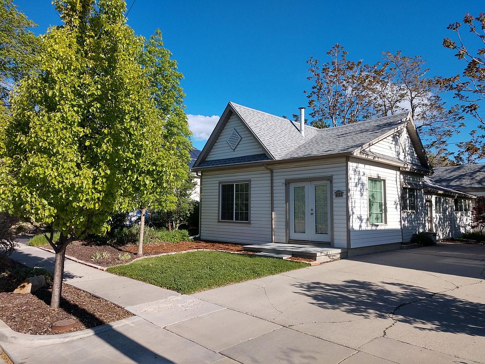 Front of House (driveway parking)