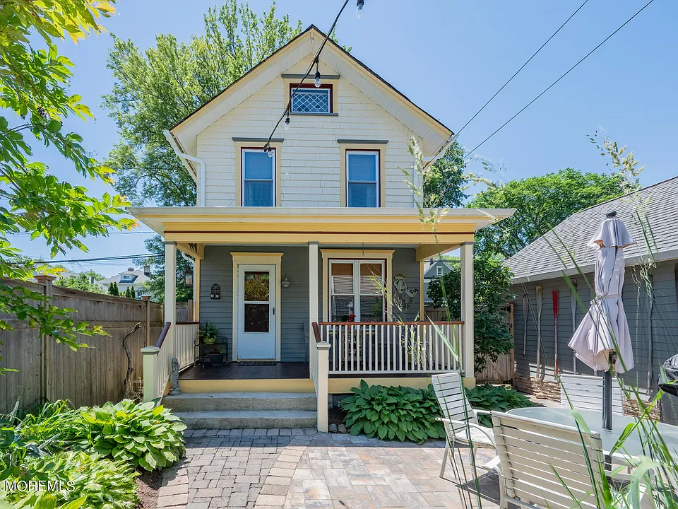 1104 1/2 5th Ave