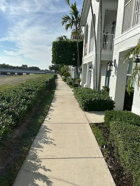 3 bed, 3.5 bath, $3,200 — Photo 2