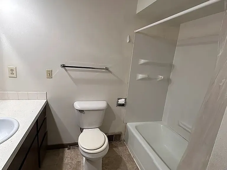 2600 Rice St — Photo 8