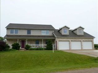 20127 Shaker Lake Rd, Bloomington, IL 61705