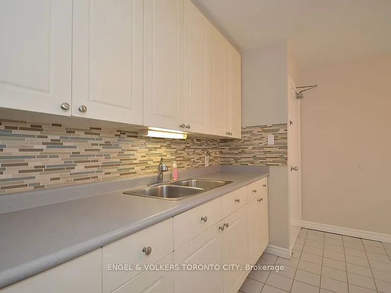 158 Cherrywood Dr #UPPER — Photo 11