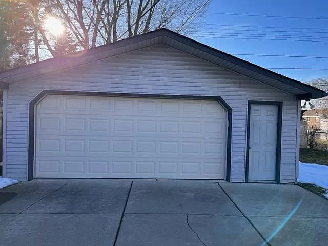 3023 Tyler Ave — Photo 2
