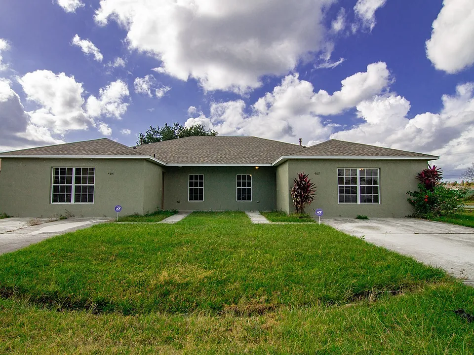 402 Bridgewater Ct