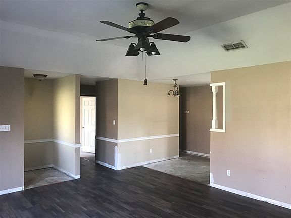 3rd image of 241 Glendale St