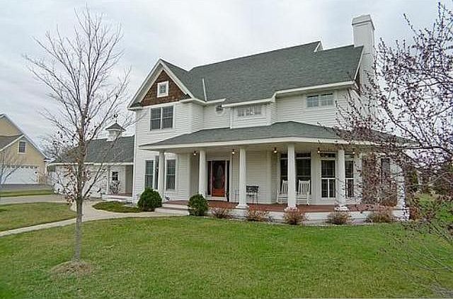 1st image of 4415 Lily Ave N
