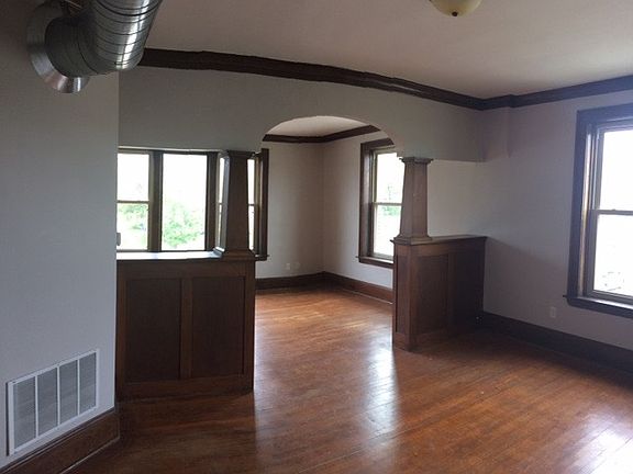 4th image of 632 Fulton St W #201
