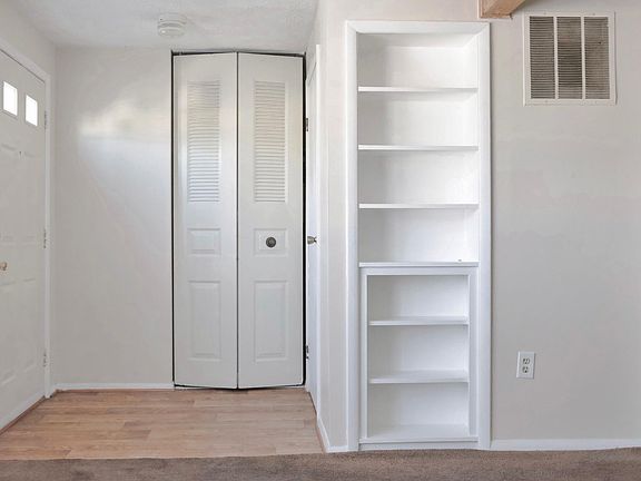 5th image of 714 Green Willow Pl