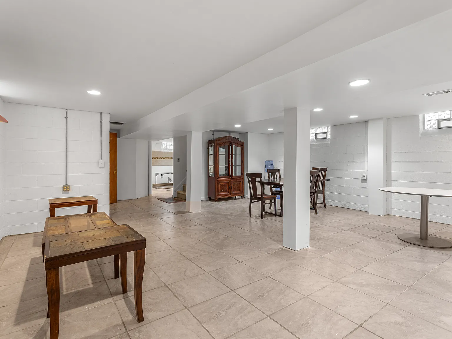 3 bed, 1056 sqft, $2,000 — Photo 4