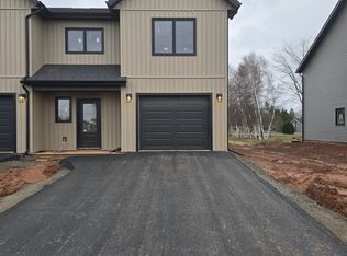 61 Essex Cres, Charlottetown, PE C1E3J4