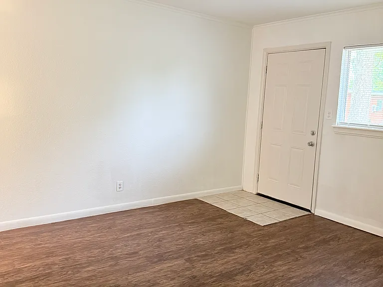 4615 S Madison Pl — Photo 3