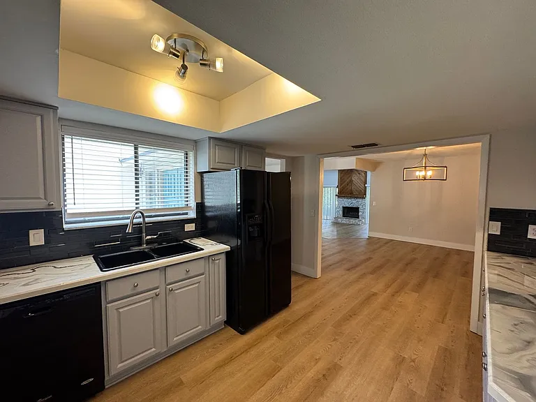 107 S Deerwood Ave — Photo 4