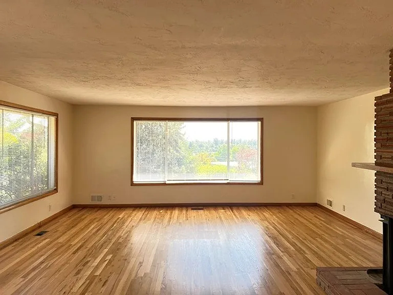 720 Orchard Heights Rd NW — Photo 3