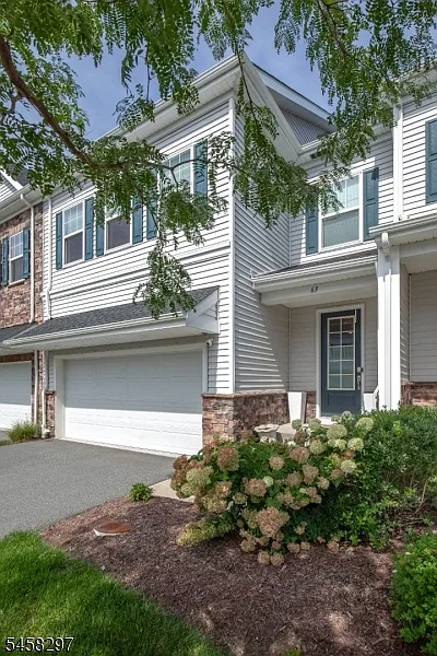 3 bed, 3.5 bath, 2783 sqft, $5,800 — Photo 1