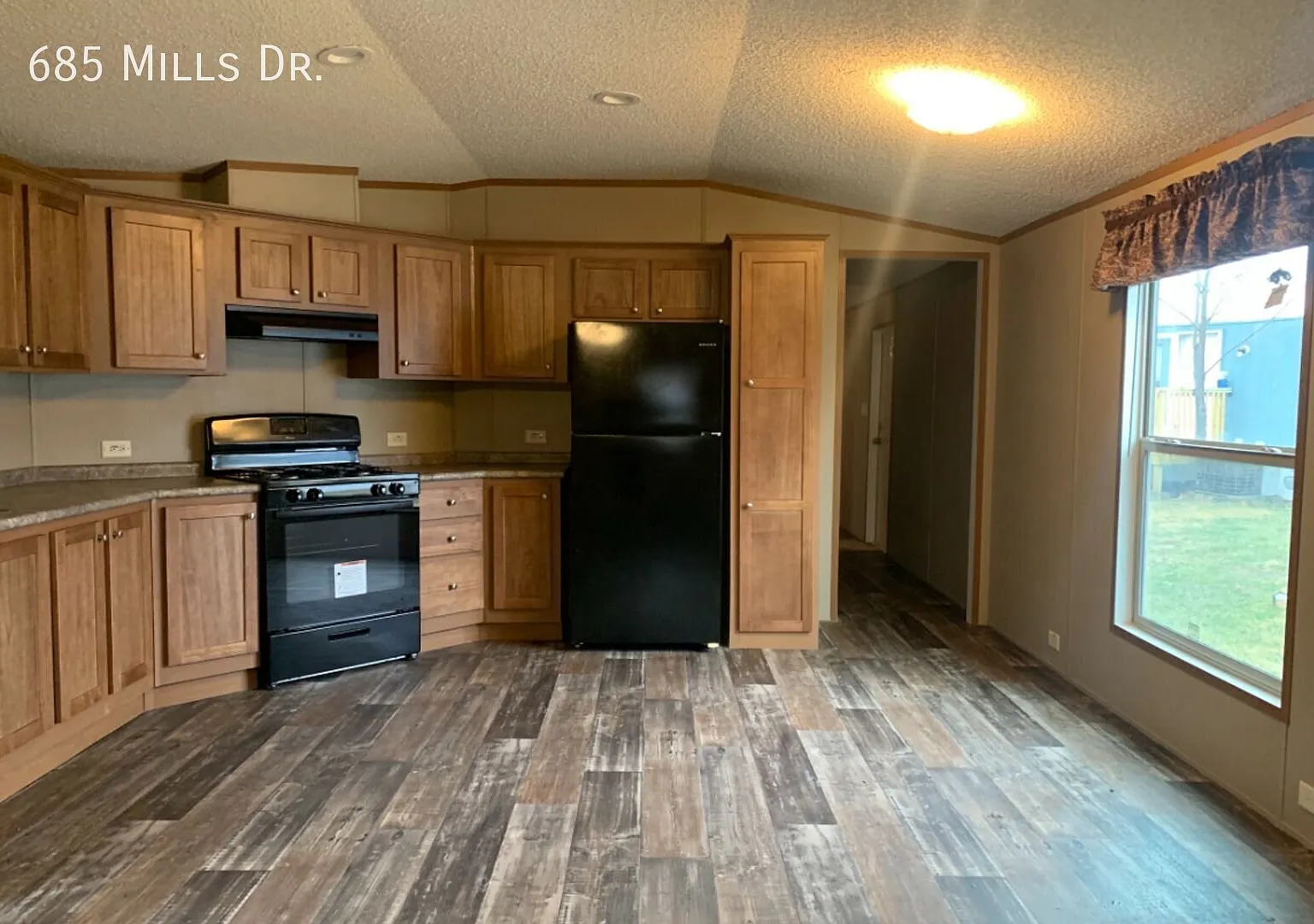 $$699 move in special — Photo 2