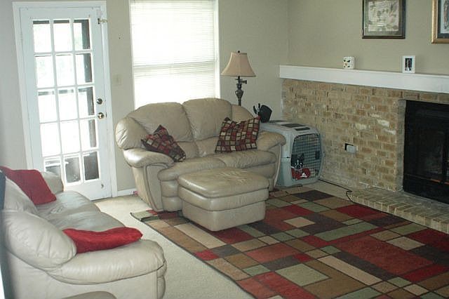 1st image of 916 Meadowood Dr