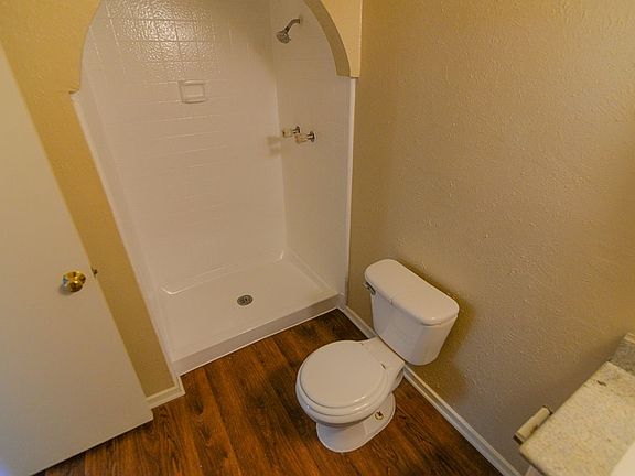 3rd image of 821 Stonetrail Dr