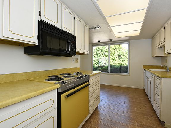 5th image of 9514 W Willowbrook Dr