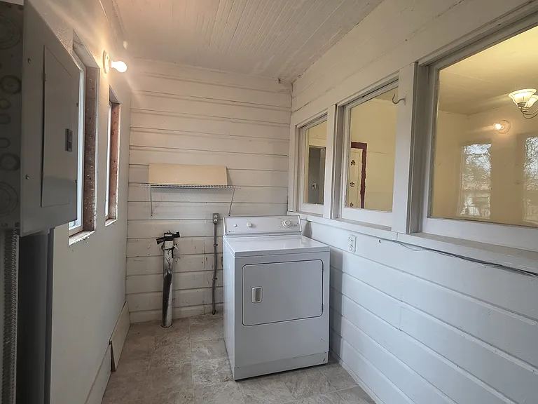 634 SW Church St — Photo 5