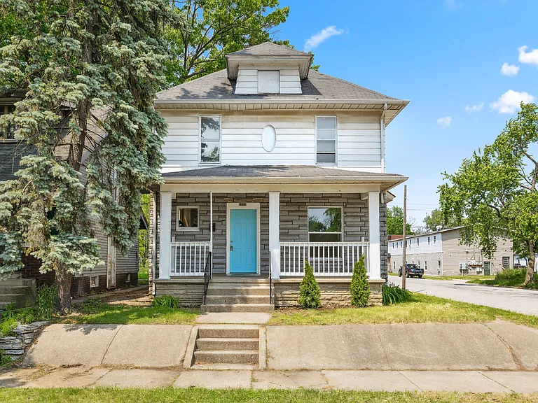135 E Bowman St — Photo 1
